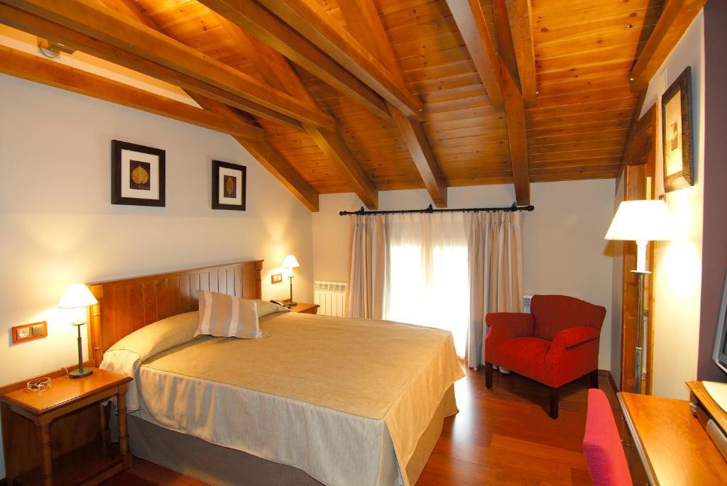 Hotel Diamo Castejon De Sos Exterior photo